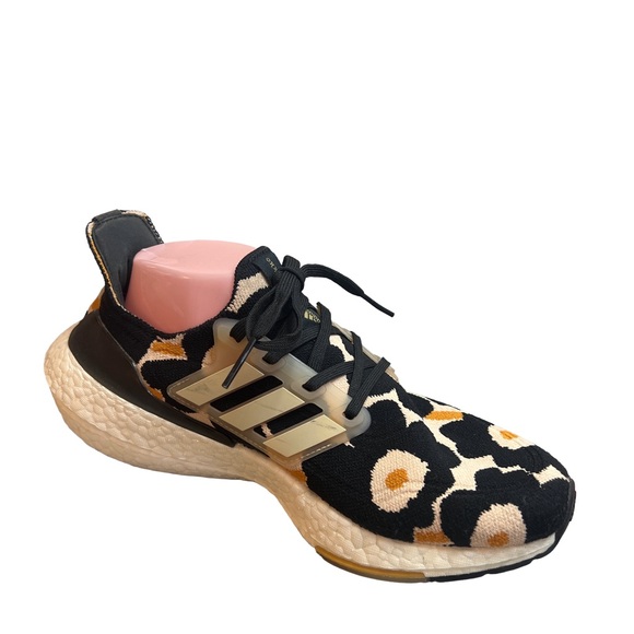 adidas gazelle silver green womens Adidas x Marimekko Women's Superstar Cloud White / Core Black / Grey Six  Low Top Sneakers main image 1